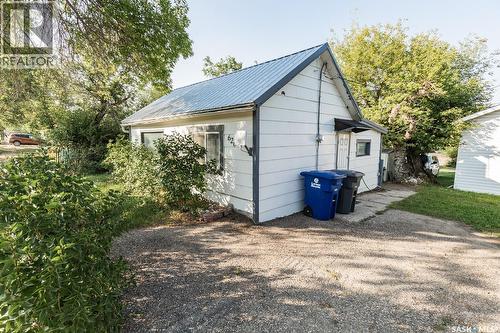 626 Manitoba Avenue, Kerrobert, SK - Outdoor