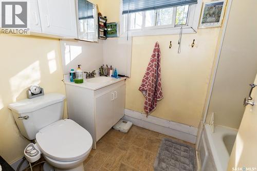 626 Manitoba Avenue, Kerrobert, SK - Indoor Photo Showing Bathroom