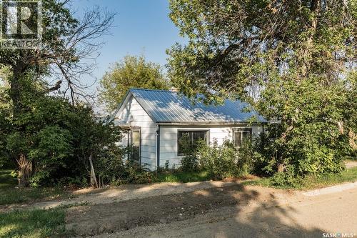 626 Manitoba Avenue, Kerrobert, SK - Outdoor