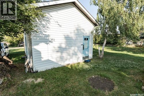 626 Manitoba Avenue, Kerrobert, SK - Outdoor