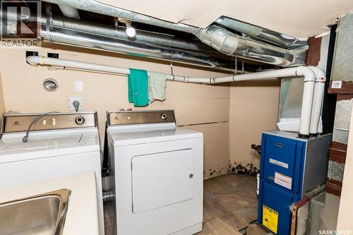 626 Manitoba Avenue, Kerrobert, SK - Indoor Photo Showing Laundry Room