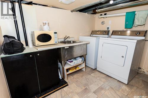 626 Manitoba Avenue, Kerrobert, SK - Indoor Photo Showing Laundry Room