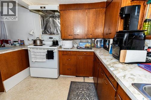 626 Manitoba Avenue, Kerrobert, SK - Indoor Photo Showing Kitchen
