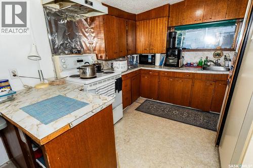 626 Manitoba Avenue, Kerrobert, SK - Indoor Photo Showing Kitchen