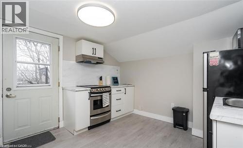 38 INCHBURY Street Unit# 3 , Hamilton, Ontario L8R 3B3 5