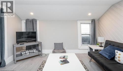 38 INCHBURY Street Unit# 3 , Hamilton, Ontario L8R 3B3 2