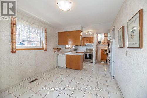 7368 Redstone Road, Mississauga, ON - Indoor Photo Showing Kitchen