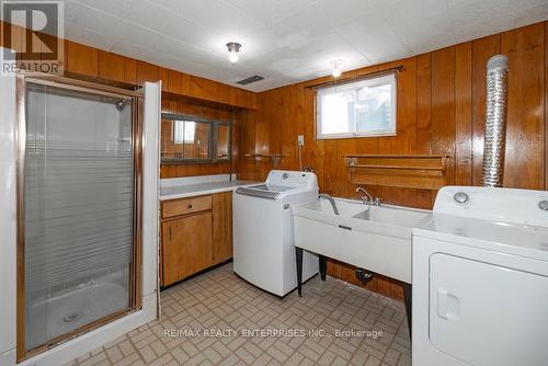 7368 Redstone Road, Mississauga, ON - Indoor Photo Showing Laundry Room