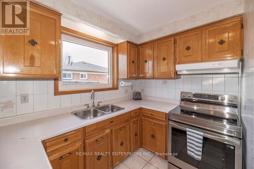 7368 Redstone Road, Mississauga, ON - Indoor Photo Showing Kitchen With Double Sink