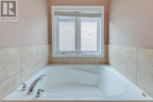 5479 Fudge Terrace, Mississauga, ON - Indoor Photo Showing Bathroom