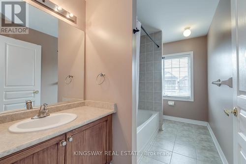 5479 Fudge Terrace, Mississauga, ON - Indoor Photo Showing Bathroom