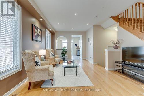 5479 Fudge Terrace, Mississauga, ON - Indoor Photo Showing Living Room