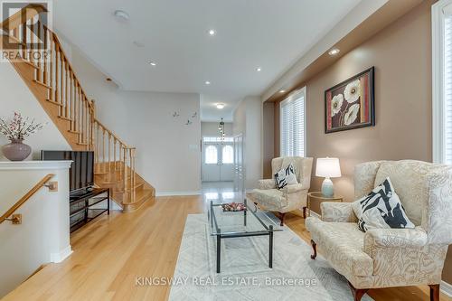 5479 Fudge Terrace, Mississauga, ON - Indoor Photo Showing Living Room