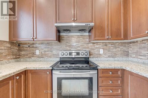 5479 Fudge Terrace, Mississauga, ON - Indoor Photo Showing Kitchen With Upgraded Kitchen
