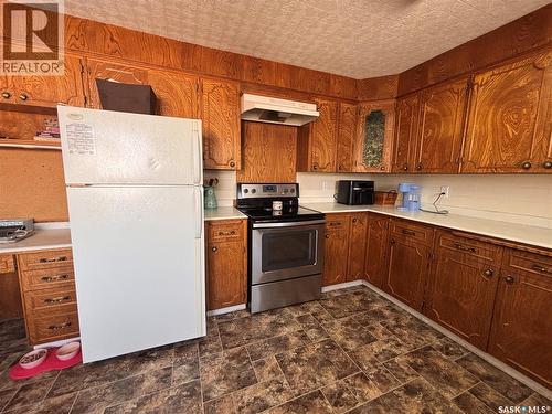 619 2Nd Avenue N, Alsask, SK - Indoor Photo Showing Kitchen