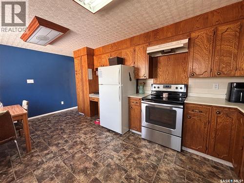 619 2Nd Avenue N, Alsask, SK - Indoor Photo Showing Kitchen