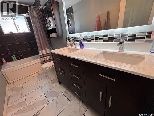 619 2Nd Avenue N, Alsask, SK - Indoor Photo Showing Bathroom