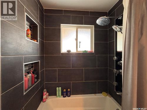 619 2Nd Avenue N, Alsask, SK - Indoor Photo Showing Bathroom