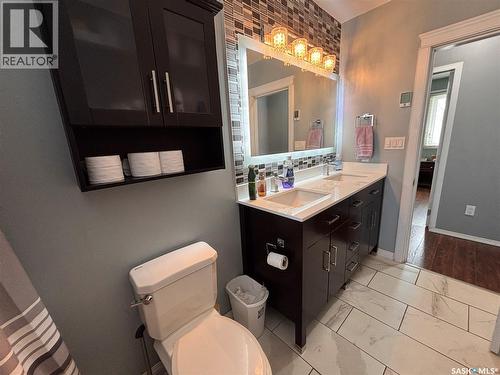 619 2Nd Avenue N, Alsask, SK - Indoor Photo Showing Bathroom
