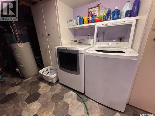619 2Nd Avenue N, Alsask, SK - Indoor Photo Showing Laundry Room