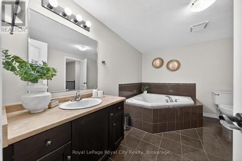 102 Edwards Street, Guelph (Grange Road), ON - Indoor Photo Showing Bathroom