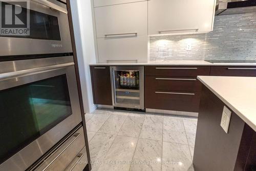 2083 Grange Drive, Mississauga, ON - Indoor Photo Showing Kitchen