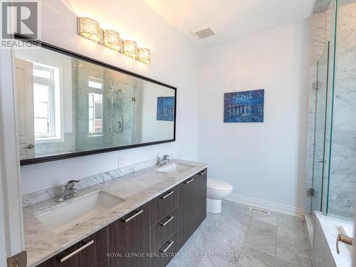 2083 Grange Drive, Mississauga, ON - Indoor Photo Showing Bathroom
