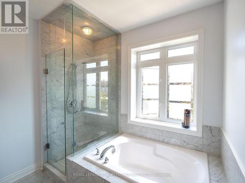 2083 Grange Drive, Mississauga, ON - Indoor Photo Showing Bathroom