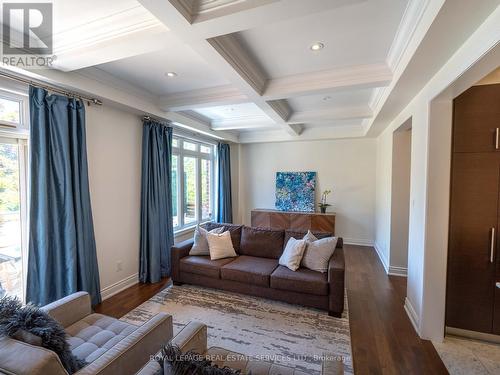 2083 Grange Drive, Mississauga, ON - Indoor Photo Showing Living Room