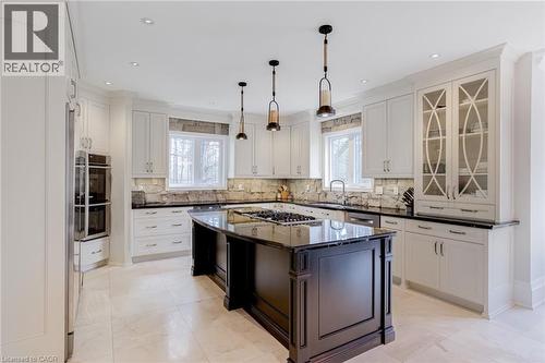 18 Elder Crescent, Ancaster, ON - Indoor Photo Showing Kitchen With Upgraded Kitchen