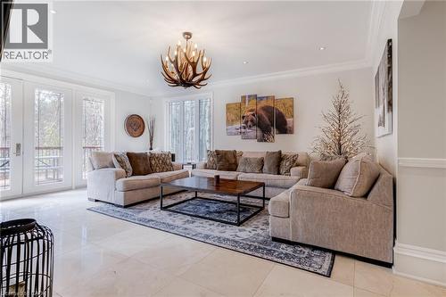18 Elder Crescent, Ancaster, ON - Indoor Photo Showing Living Room