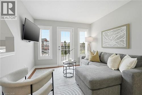 5137 Dryden Avenue, Burlington, ON - Indoor Photo Showing Living Room