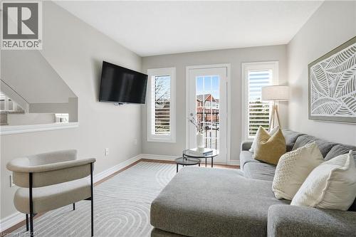 5137 Dryden Avenue, Burlington, ON - Indoor Photo Showing Living Room