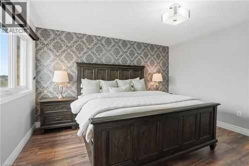 5137 Dryden Avenue, Burlington, ON - Indoor Photo Showing Bedroom