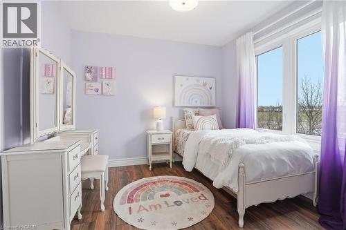 5137 Dryden Avenue, Burlington, ON - Indoor Photo Showing Bedroom