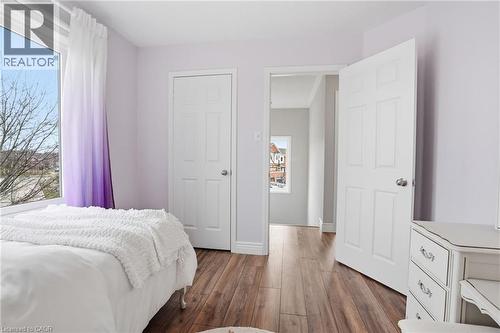 5137 Dryden Avenue, Burlington, ON - Indoor Photo Showing Bedroom