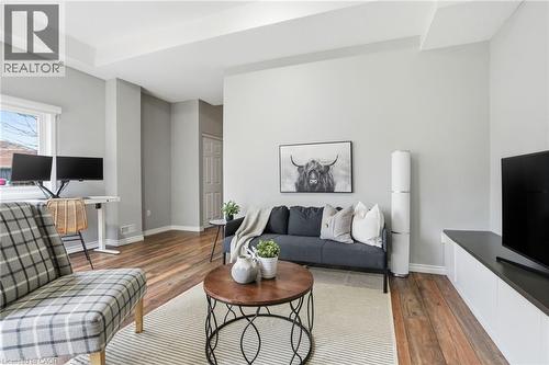 5137 Dryden Avenue, Burlington, ON - Indoor Photo Showing Living Room