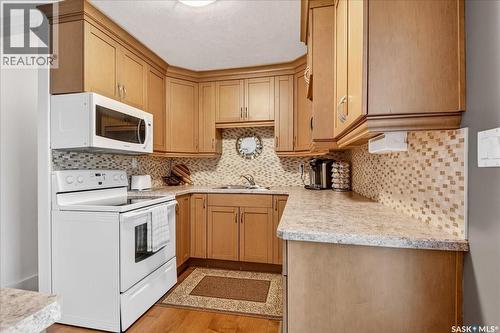 3718 Argyle Road, Regina, SK - Indoor Photo Showing Kitchen With Double Sink