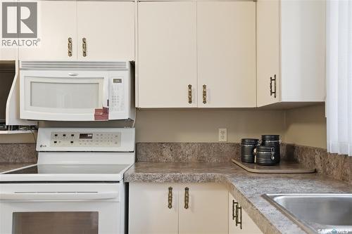 73 Champlin Crescent, Saskatoon, SK - Indoor Photo Showing Kitchen