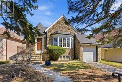 222 CHAPLIN CRESCENT Toronto, ON M5P 1B4