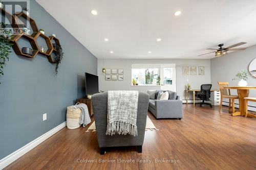 402 - 49 Park Avenue, Halton Hills, ON - Indoor Photo Showing Living Room