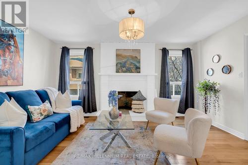 20 Kesteven Crescent, Brampton, ON - Indoor Photo Showing Living Room