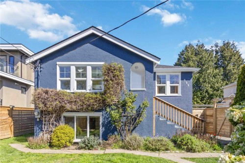 232 Michigan St  Victoria, BC V8V 1R3
