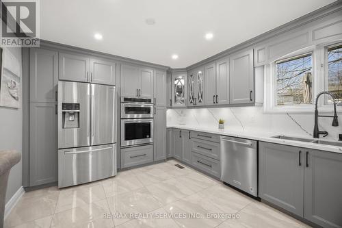 68 Elgin Drive, Brampton, ON - Indoor Photo Showing Kitchen With Double Sink With Upgraded Kitchen