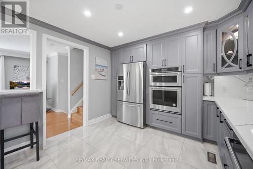 68 Elgin Drive, Brampton, ON - Indoor Photo Showing Kitchen