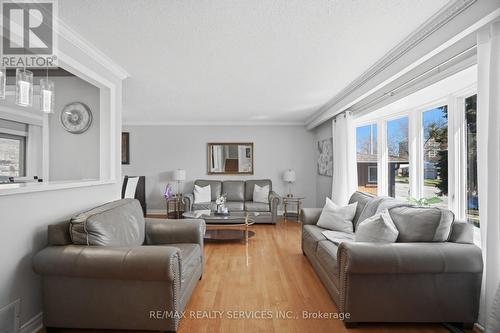 68 Elgin Drive, Brampton, ON - Indoor Photo Showing Living Room