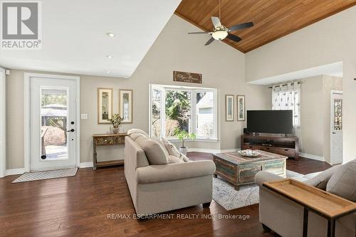 2119 Paisley Avenue, Burlington, ON - Indoor Photo Showing Living Room
