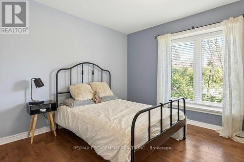 2119 Paisley Avenue, Burlington, ON - Indoor Photo Showing Bedroom