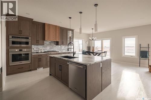 3748 Gee Crescent, Regina, SK - Indoor Photo Showing Kitchen With Upgraded Kitchen