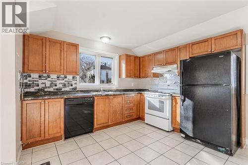 20 East 27Th Street, Hamilton, ON - Indoor Photo Showing Kitchen